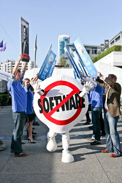 Salesforce No Software logo